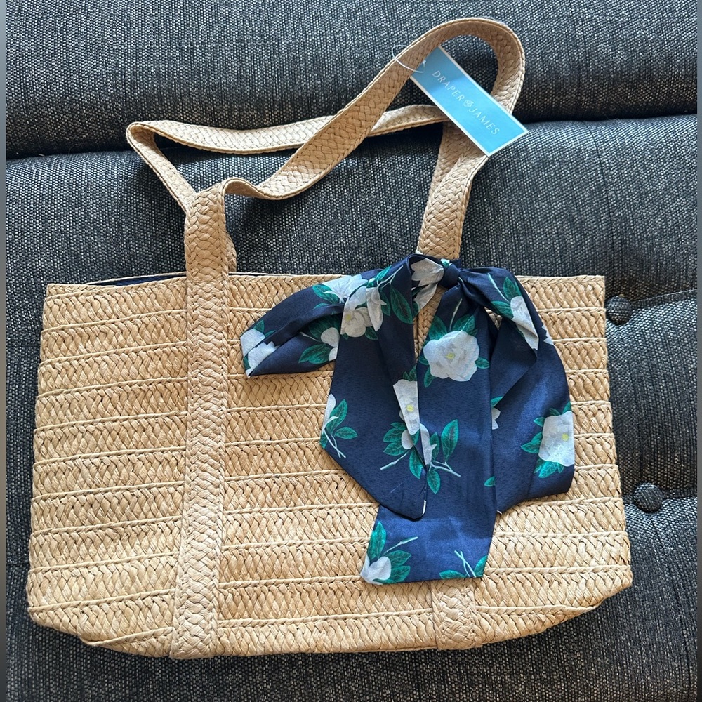 Draper James straw handbag. New, never used. Dimensions are 10”X15”X5”.